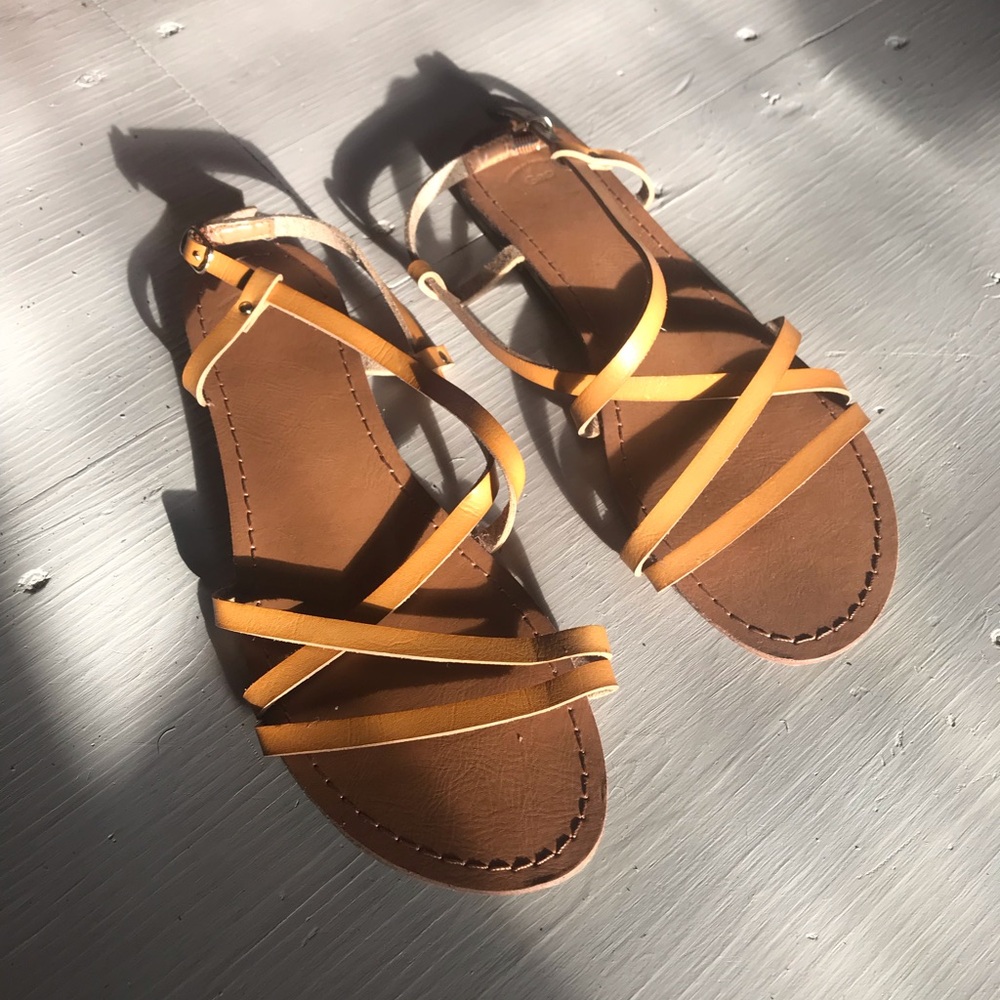 Women’s Strappy Flat Sandals - Tan